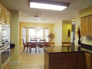 Breakfast Room. 6