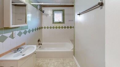 1440-N-6th-Street-Bathroom