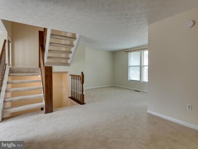 7419 Aspenpark Rd, Lorton, VA 22079 - photo 6