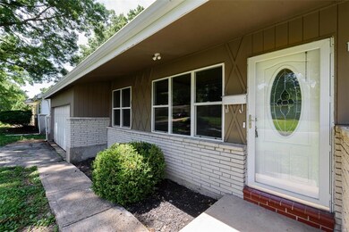 10721 Hallwood Dr, Saint Louis, MO 63136 - photo 2