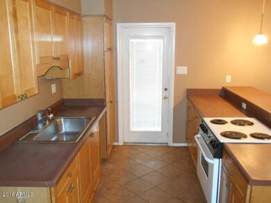 Kitchen  (2)
