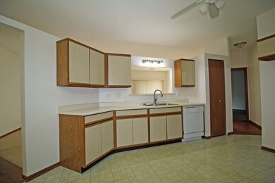 1705 Chesapeake Ln unit 7, Schaumburg, IL 60193 - photo 5