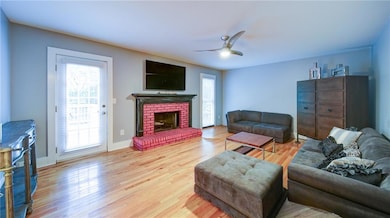 325 Farm Trace, Roswell, GA 30075 - photo 3