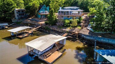 Just a few steps to the water.