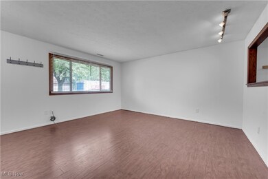 26739 Lake of the Falls Blvd, Olmsted Falls, OH 44138 - photo 6