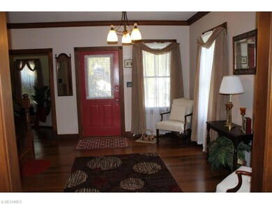 GRAND FOYER/SITTING ROOM