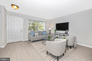 6908 Turnberry Ct, Frederick, MD 21703 - photo 2