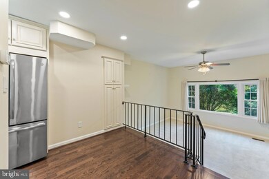 5831 Rexford Dr unit 714, Springfield, VA 22152 - photo 2