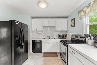 8 Stackpole Cir, Buzzards Bay, MA 02532 - photo 4