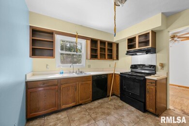 2617 W 58th St, Davenport, IA 52806 - photo 7