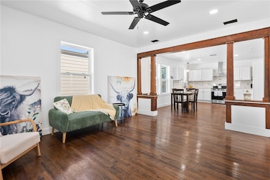 221 S Mccall Ave, Sinton, TX 78387 - photo 6