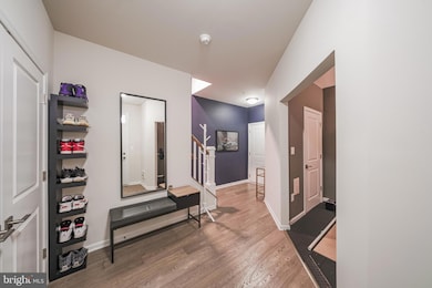 23266 Southdown Manor Terrace unit 112, Ashburn, VA 20148 - photo 6