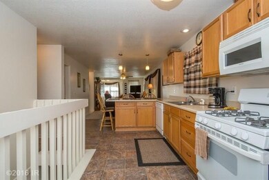 2308 Lyon St, Des Moines, IA 50317 - photo 4