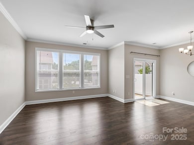 Living room/Dining area