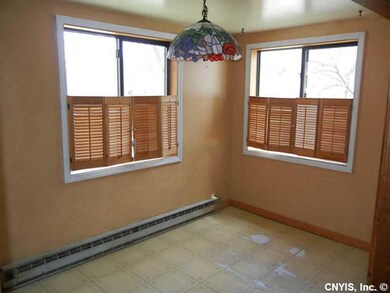 Kitchen. Eat in area