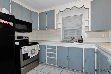 318 N Elmwood Ave, Waukegan, IL 60085 - photo 5