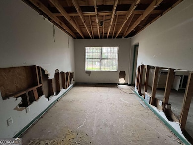 5827 Christopher Ln, Lithonia, GA 30058 - photo 5