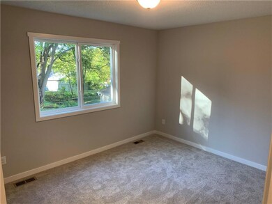 1539 E Bell Ave, Des Moines, IA 50320 - photo 5