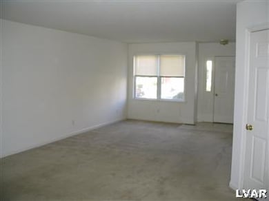 205 Ridings Cir unit DD205, Macungie, PA 18062 - photo 2