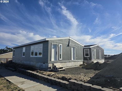 5299 Maple St, Florence, OR 97439 - photo 3