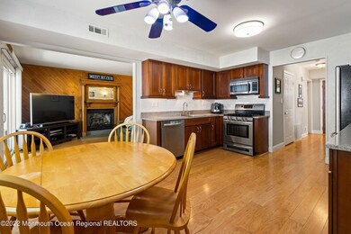 14-Int5 Kitchen1