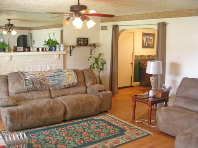 7801 E Manslick Rd, Louisville, KY 40228 - photo 3