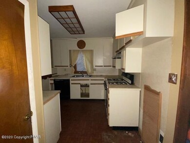 5408 Sengle Ln, Cresco, PA 18326 - photo 2