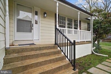 304 Chestnut Ave, Washington Grove, MD 20880 - photo 2