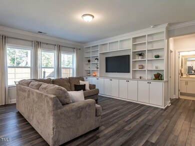 007-1280x960-family-room