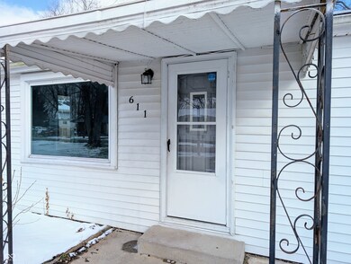 611 Della Rd, Columbus, IN 47203 - photo 2