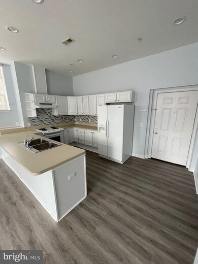 138 E Antietam St unit 209, Hagerstown, MD 21740 - photo 2