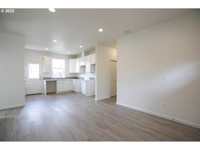 31 NE 143rd Ave unit B, Portland, OR 97230 - photo 3
