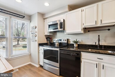 2190 Whisperwood Glen Ln, Reston, VA 20191 - photo 3