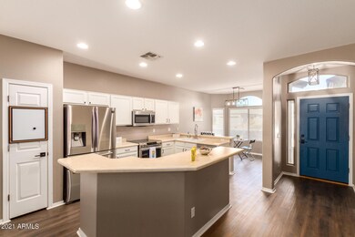 Kitchen/island breakfast bar