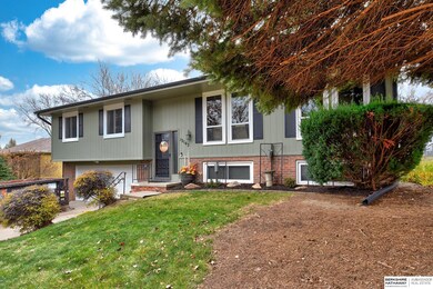 12143 Erskine Cir, Omaha, NE 68164 - photo 2