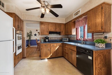 27 Downing Ct, Middletown, NJ 07748 - photo 7