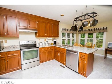 Kitchen - Updated kitchen with new stainless appli