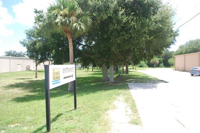 Entrance from US 1