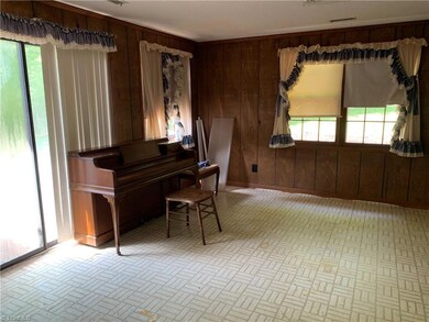 1282 Cliffwood Dr, Asheboro, NC 27205 - photo 3