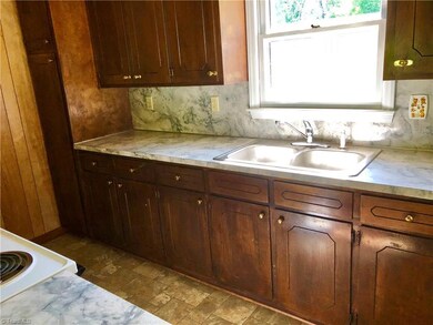 514 Warriner St, Reidsville, NC 27320 - photo 4