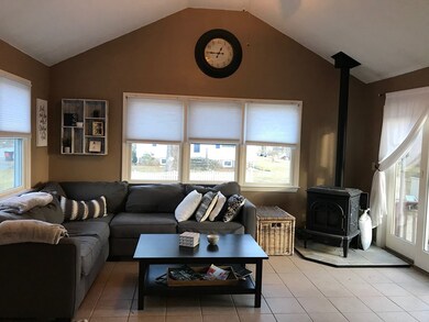 985 Stafford St, Rochdale, MA 01542 - photo 2