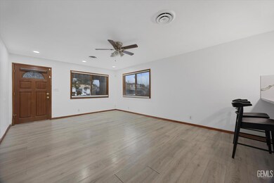 715 Francis St, Bakersfield, CA 93308 - photo 6