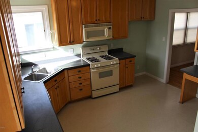 2060 Poli Street Kitchen