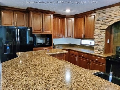 ALL KITCHEN APPLIANCES REMAIN