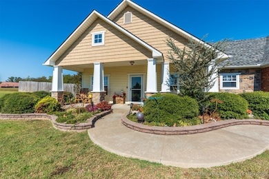 450 Twin Creeks Ln, Pryor, OK 74361 - photo 2