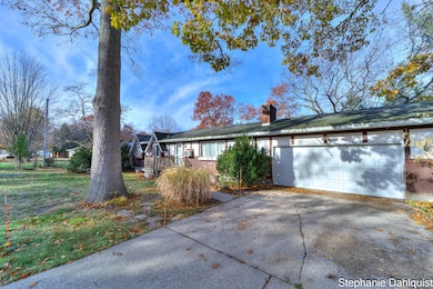 2118 Moulton Ave, Muskegon, MI 49445 - photo 3