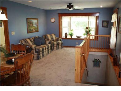 This home & property have been so well cared for. 