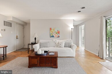 2620 Redcoat Dr unit 2D, Alexandria, VA 22303 - photo 2