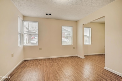 508 Clinchfield St, Kingsport, TN 37660 - photo 2