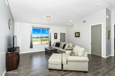 003_Living Room